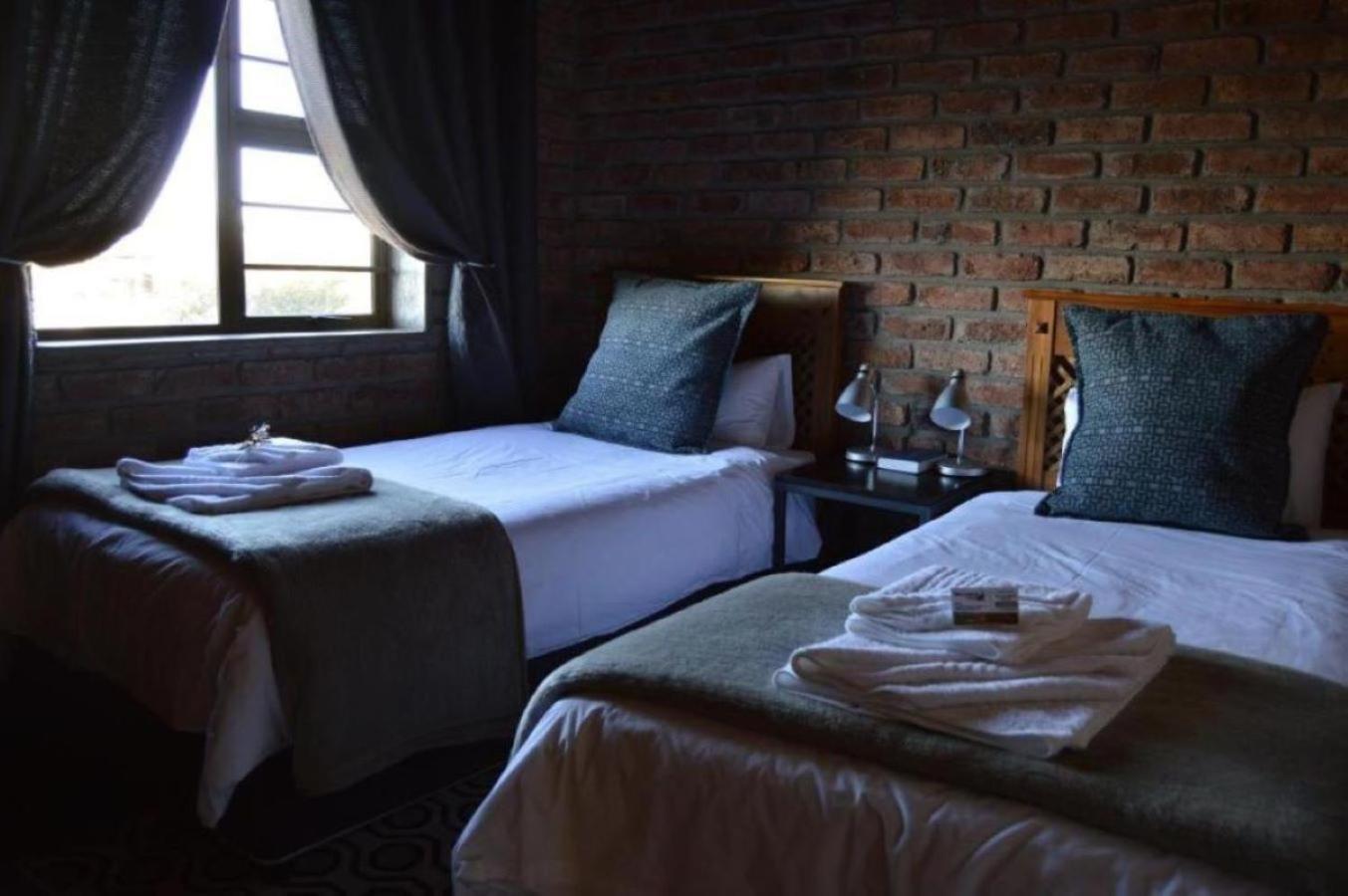 Teri-Lemveli Lodge Beaufort Wes Buitenkant foto