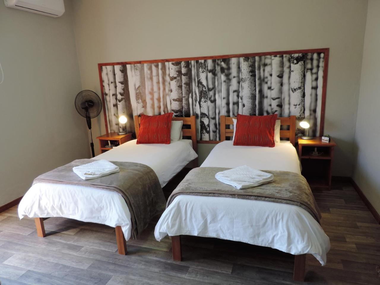 Teri-Lemveli Lodge Beaufort Wes Buitenkant foto
