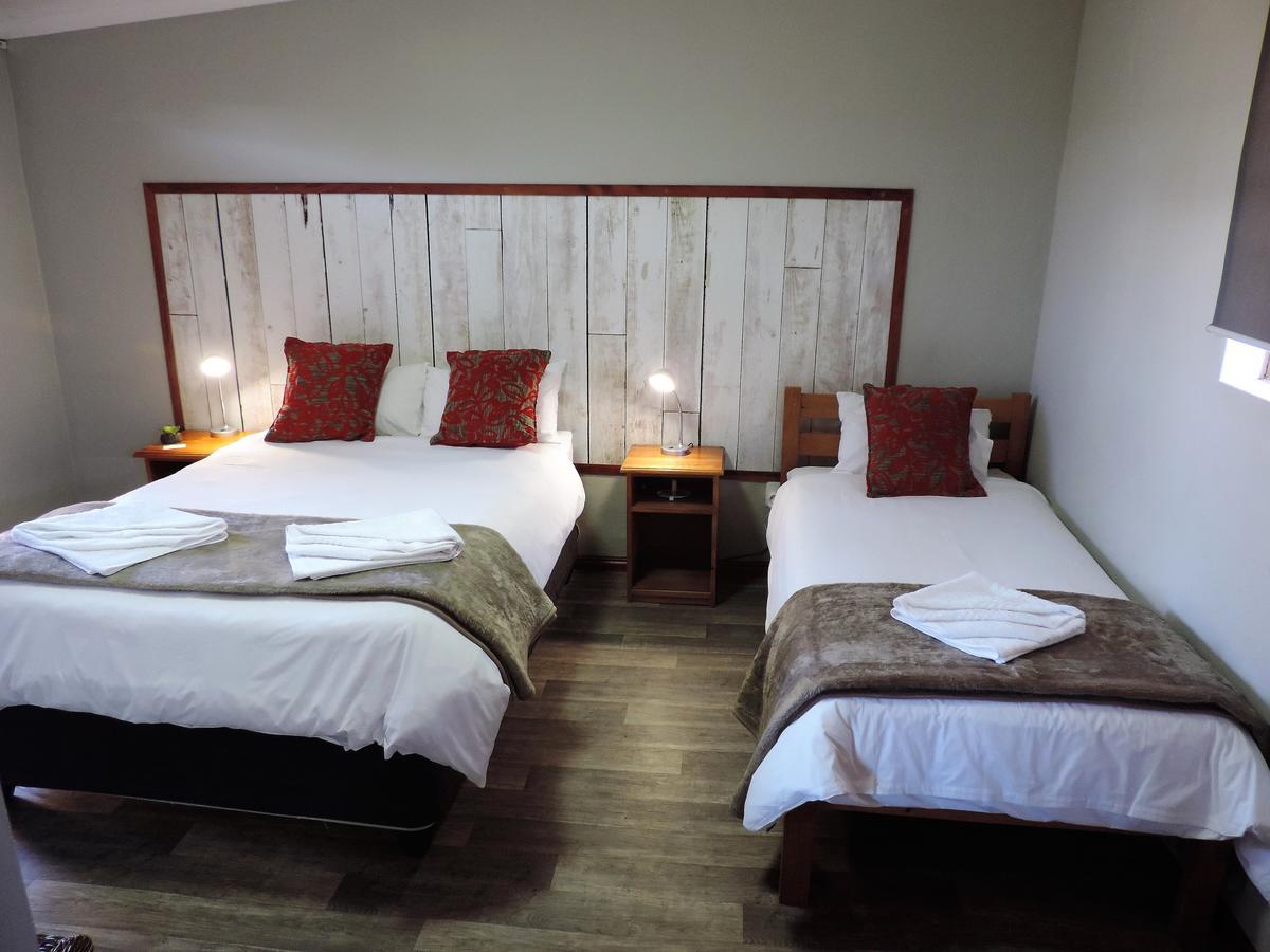 Teri-Lemveli Lodge Beaufort Wes Buitenkant foto